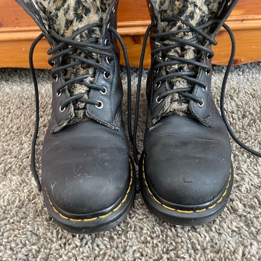 Dr. Martens Black Leather Lace-Up Ankle Boots Yellow Stitching Faux Fur 1460